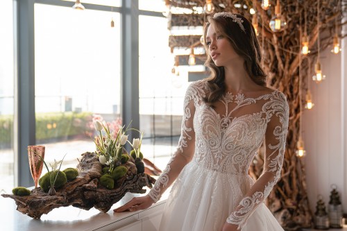 https://elisebride.ro/images/stories/virtuemart/product/DARCIE            (2).jpg